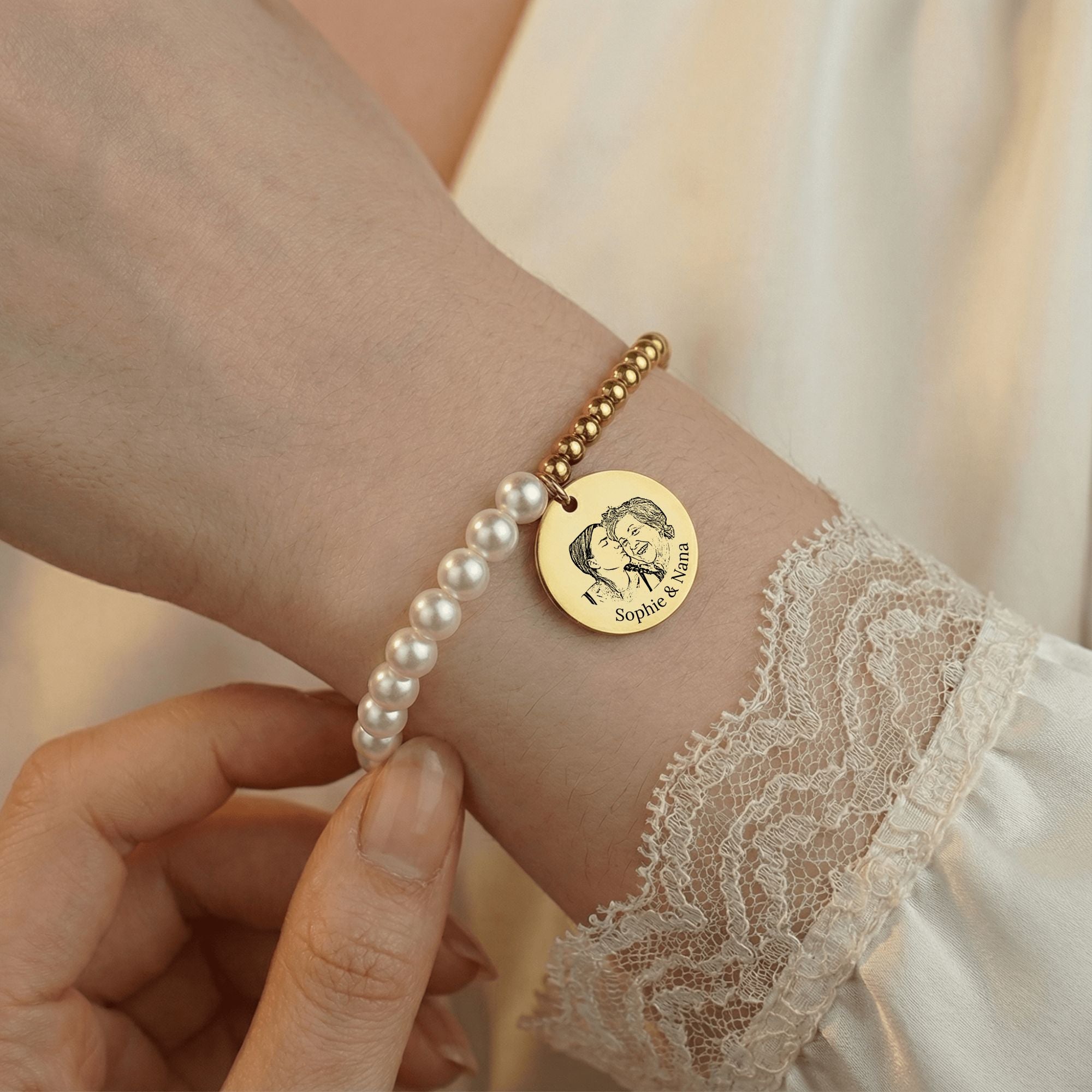 Premium Pearl & Gold Coin Bracelet: Mother of Pearl