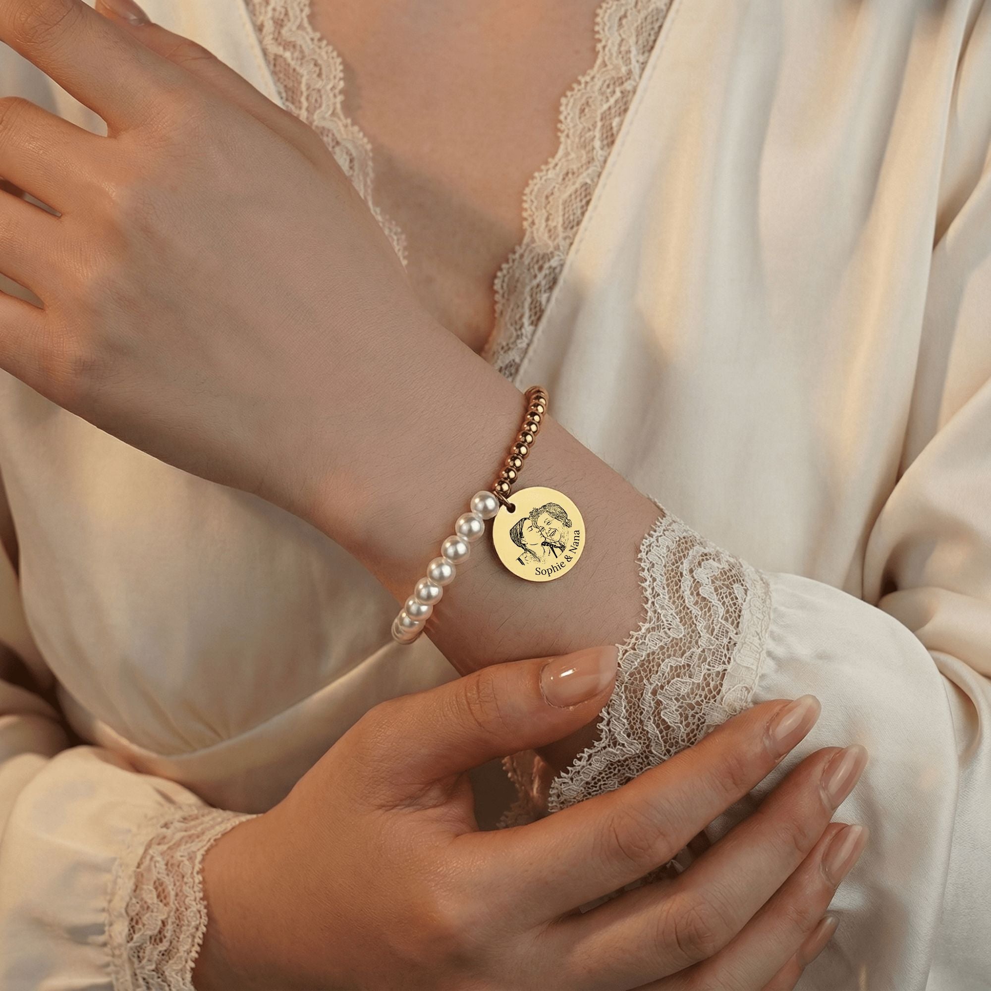Premium Pearl & Gold Coin Bracelet: Mother of Pearl